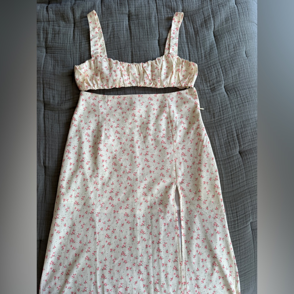 Princess Polly yellow and Pink Floral two set. Size US 8
